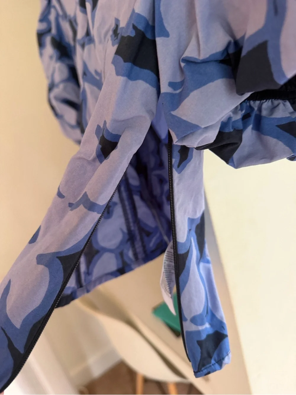 Banana Republic Blue Floral Puff-Sleeve V-Neck Blouse